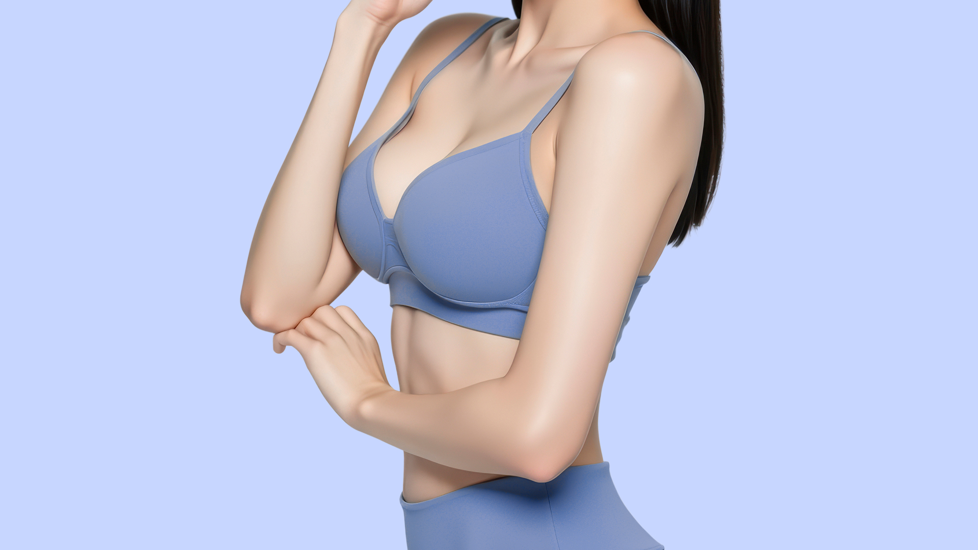 내추럴가슴보형물 후 자연스러운 라인을 가진 여성 모델