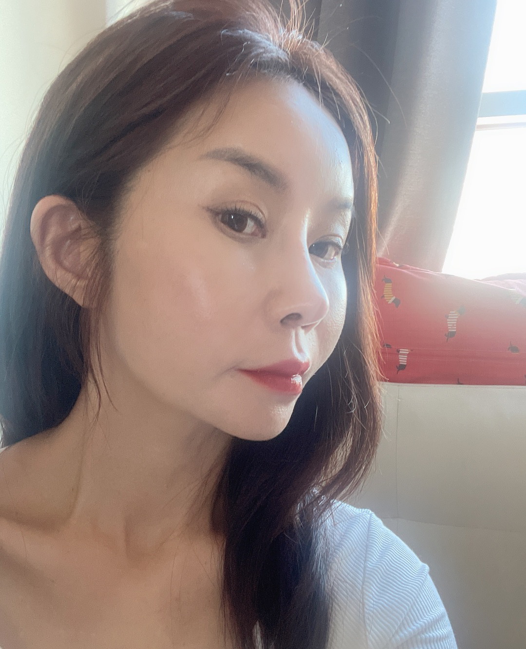 붓기도 거의 빠지고 더 자연스러워 졌고 예전 코가 생각이 나지 않아요. 너무 과하지 않게 자연스럽고 세련되게 된 것 같아요.