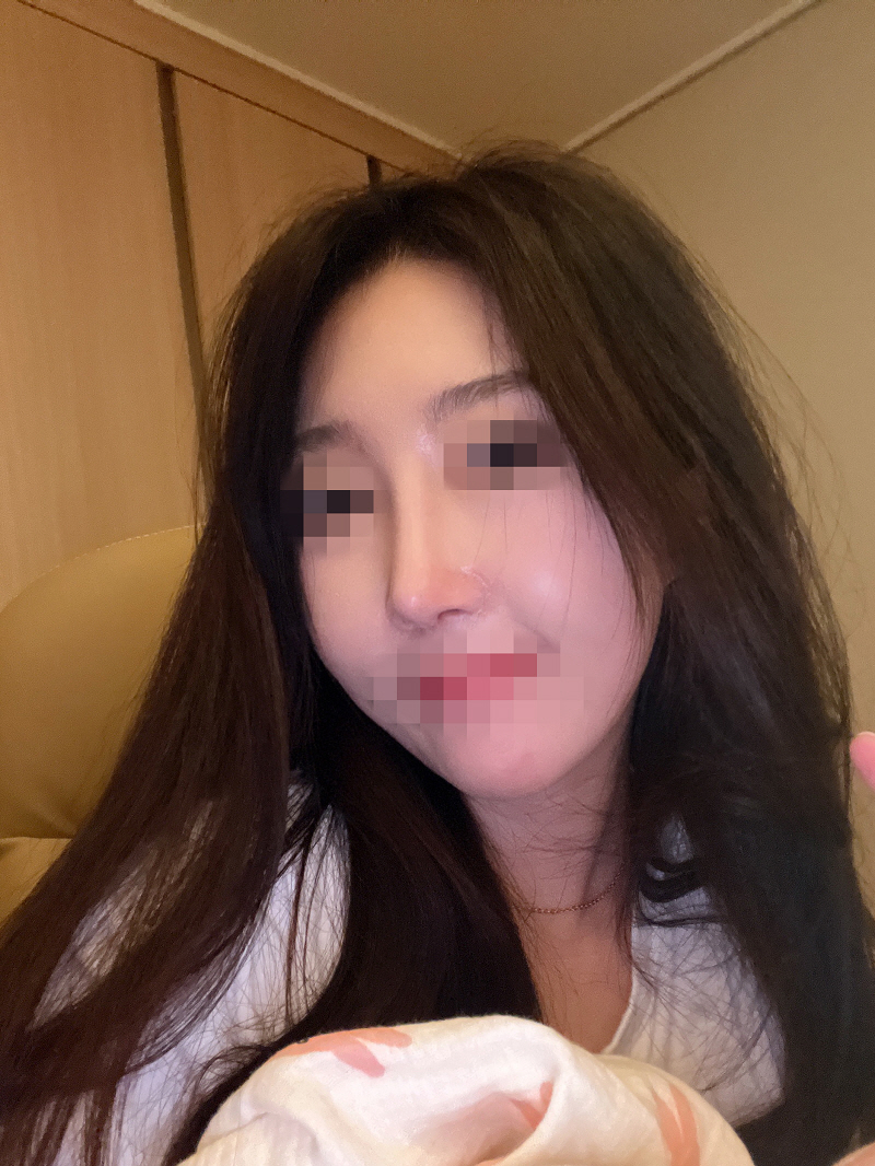 오랜만에 보는 지인들도 제 이미지가 오밀조밀하게 변한거 같다고 너무 예쁘다고 해줘서 더 더욱 만족 ^_^..b