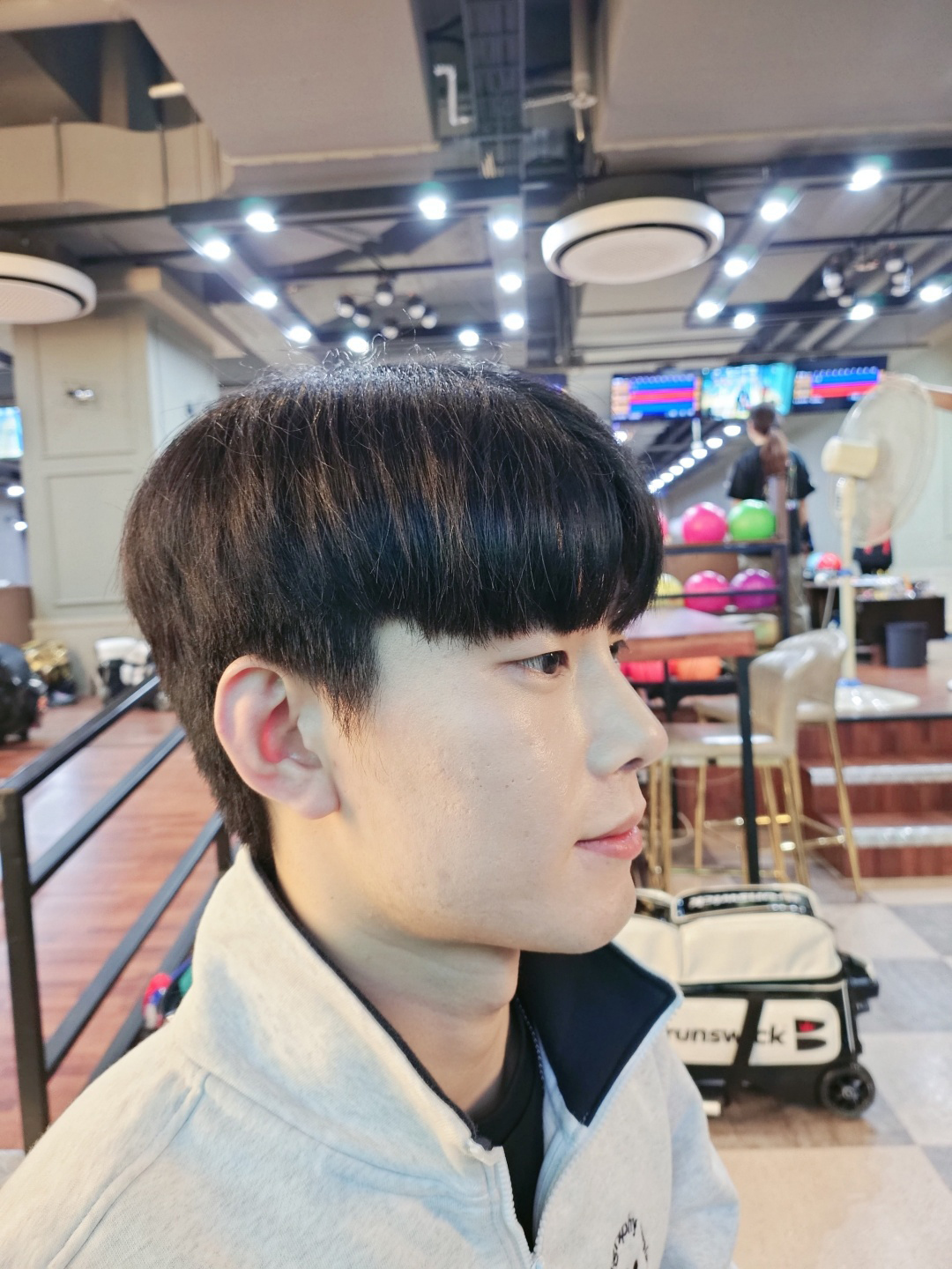 살짝 휜코 교정했습니다.