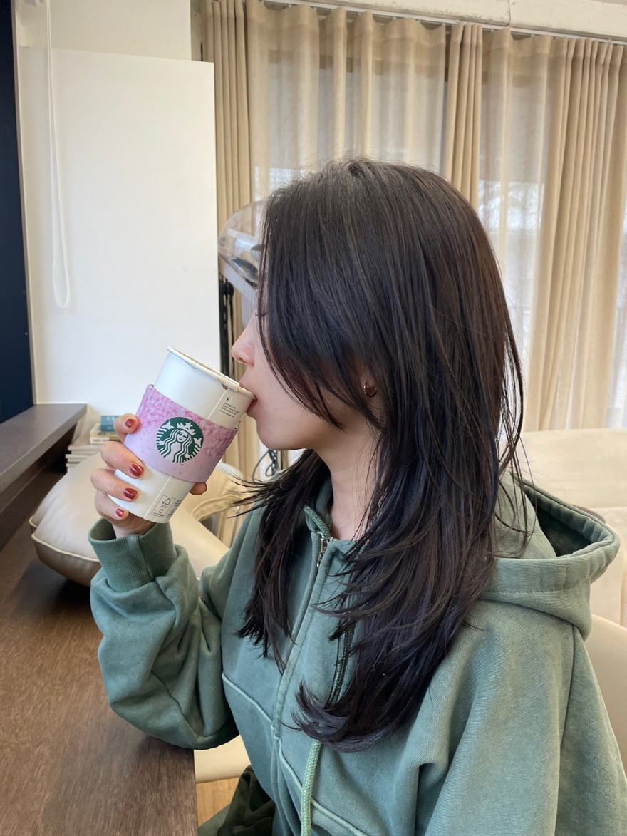 지인들이 자연스럽게 잘 된거 같다고 병원 물어봐서 마구 소문 내는 중이에오 :-)