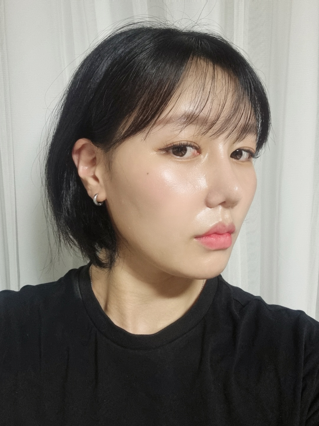 최웅규 원장님께 수술받았는데 뭉뚝하고 낮은코가 확실히 높아지고 얄쌍해졌네요!