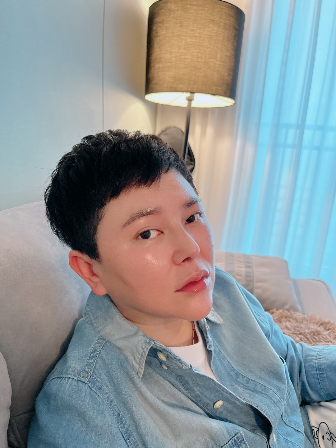 현재 2주차로 아직붓기는남아있지만 코볼 콧대 모양너무맘에들고 눈썹거상도 흉터가 벌써 티가 안나는 느낌이에요