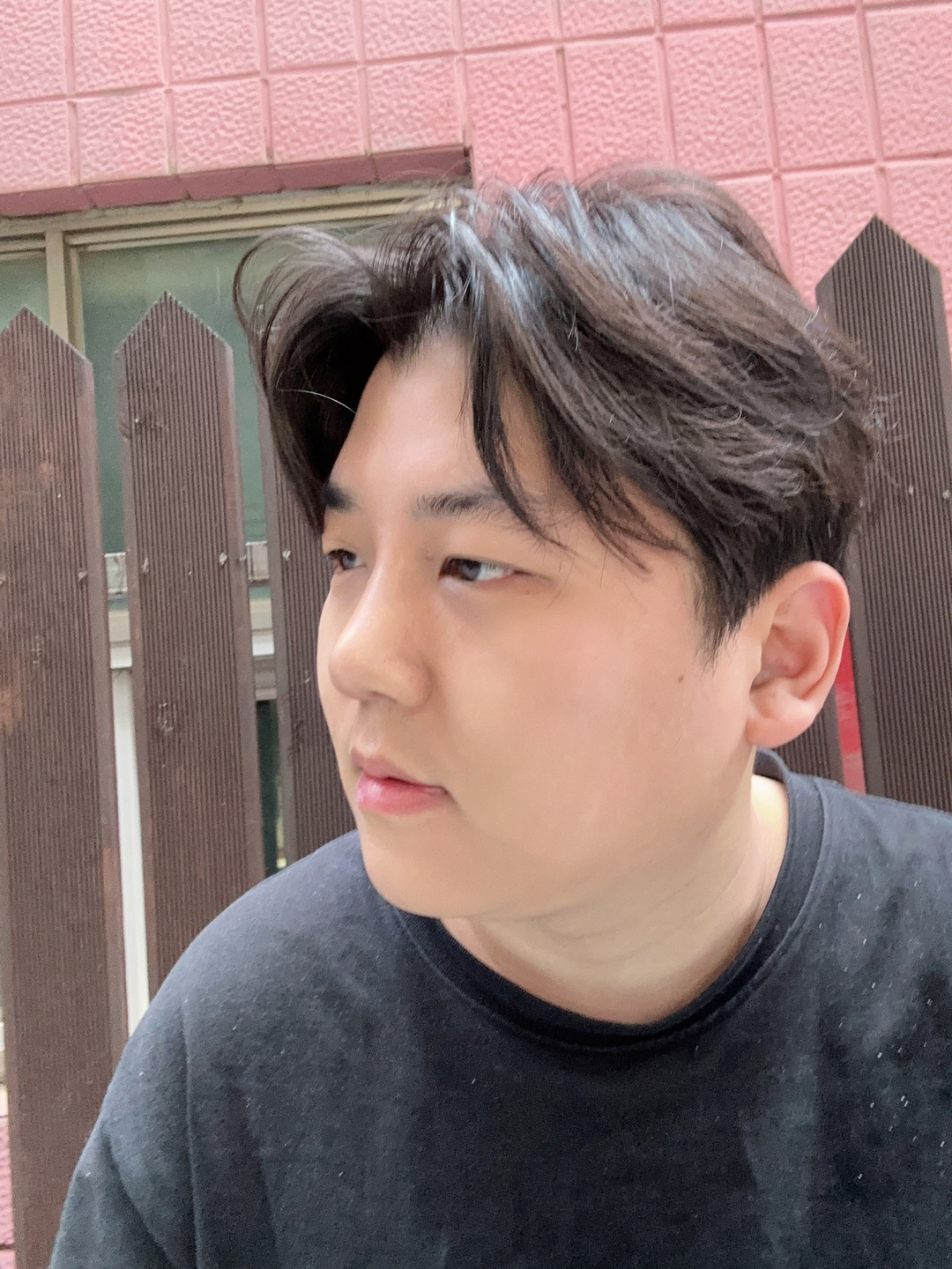 코 피부가 두꺼워서 잘 안될까봐 걱정했는데 주변에서도 너무 잘됬다고 해서 엄청 만족 중입니다.