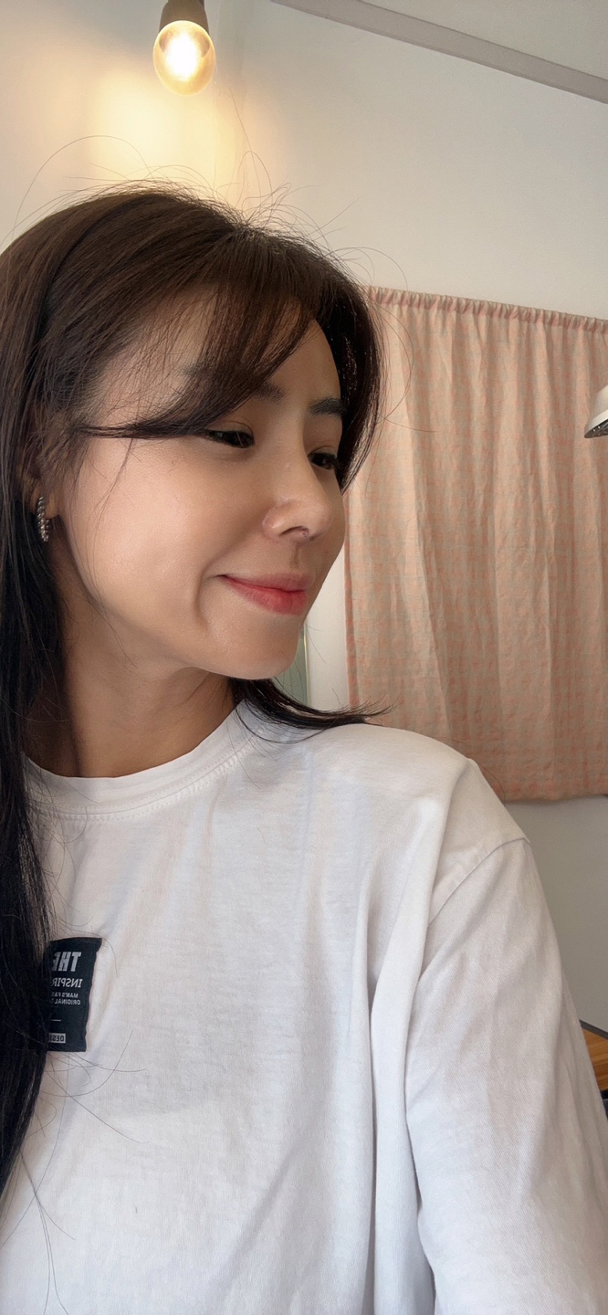 너무 자연스럽고 이뻐졌다고 한마디씩해주시네요~~ 최웅규 원장님 신의손 인정