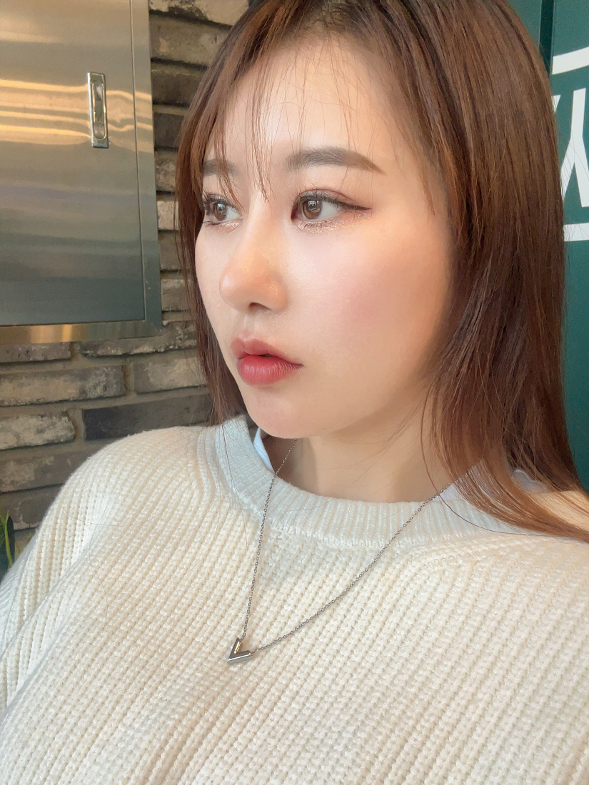 황정일 원장님 코끝라인 정말 잘 뽑아주시는 것같아요