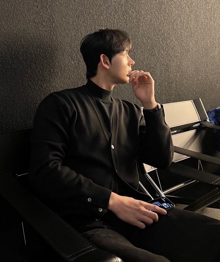 얼굴이 밋밋했었는데 지금은 매우 만족합니다